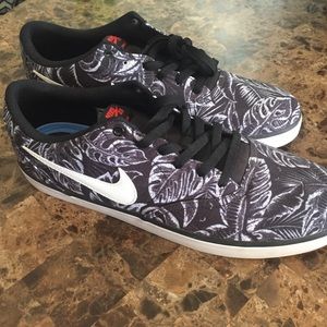 Men’s Nike SB size 14 BRAND NEW